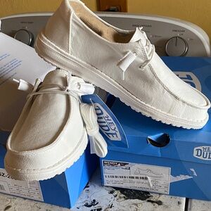 Hey Dude Women’s Cream Loafers